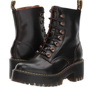 Dr. Martens Leona boot